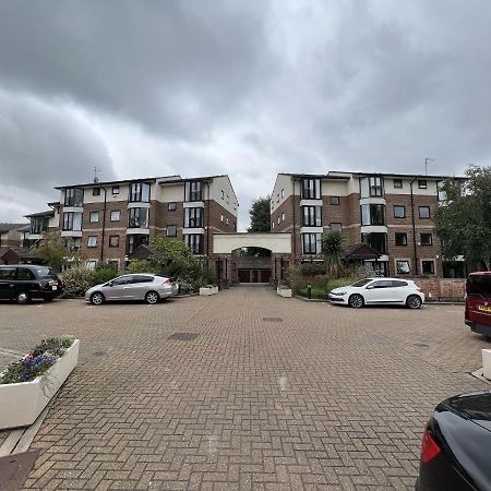 Canary Wharf Haven - Spacious & Homely Entire 1 Bedroom Flat ロンドン エクステリア 写真
