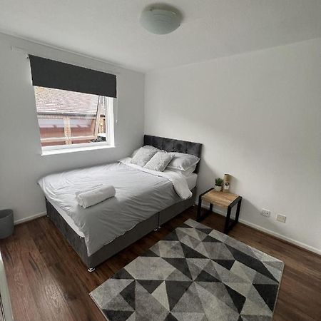 Canary Wharf Haven - Spacious & Homely Entire 1 Bedroom Flat ロンドン エクステリア 写真