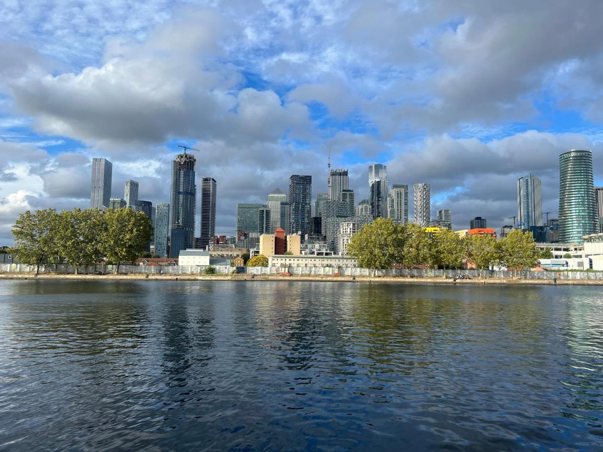 Canary Wharf Haven - Spacious & Homely Entire 1 Bedroom Flat ロンドン エクステリア 写真