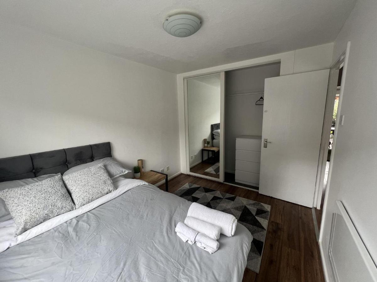 Canary Wharf Haven - Spacious & Homely Entire 1 Bedroom Flat ロンドン エクステリア 写真