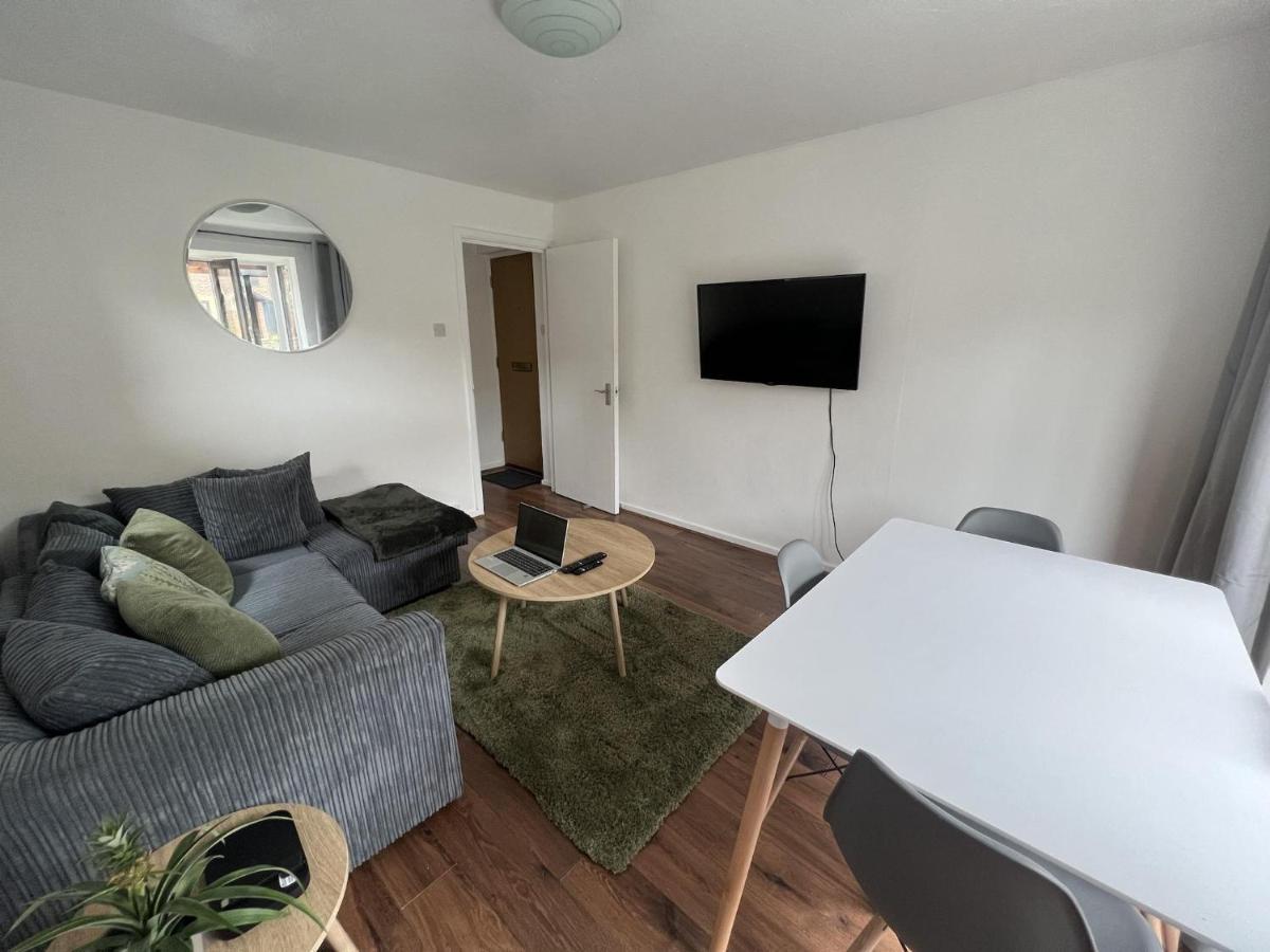 Canary Wharf Haven - Spacious & Homely Entire 1 Bedroom Flat ロンドン エクステリア 写真