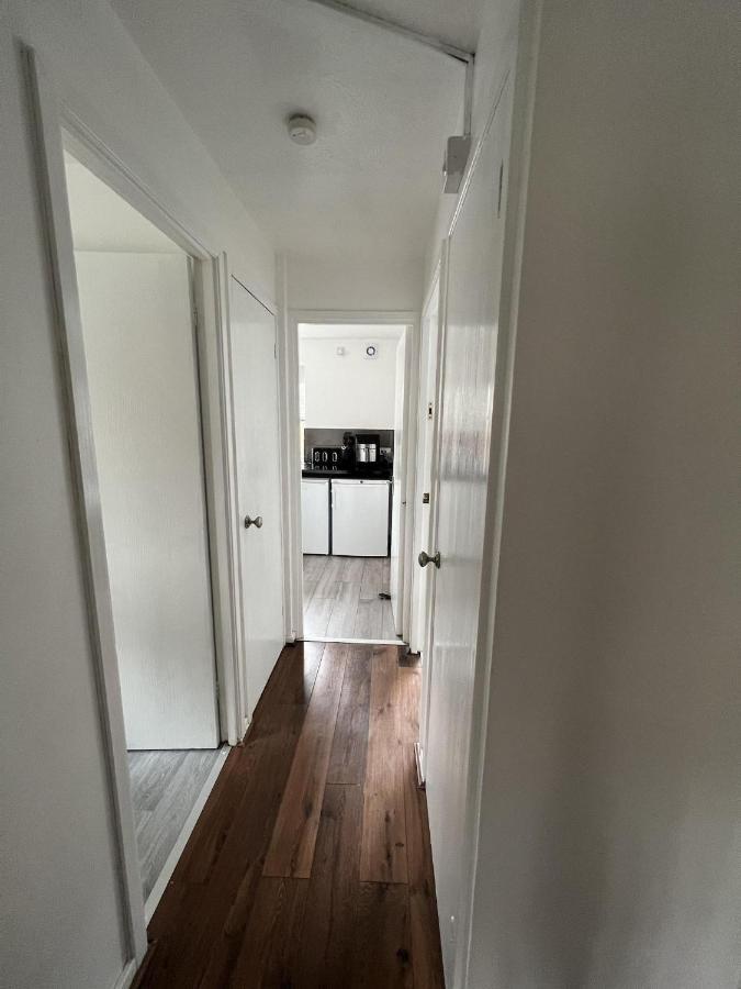 Canary Wharf Haven - Spacious & Homely Entire 1 Bedroom Flat ロンドン エクステリア 写真