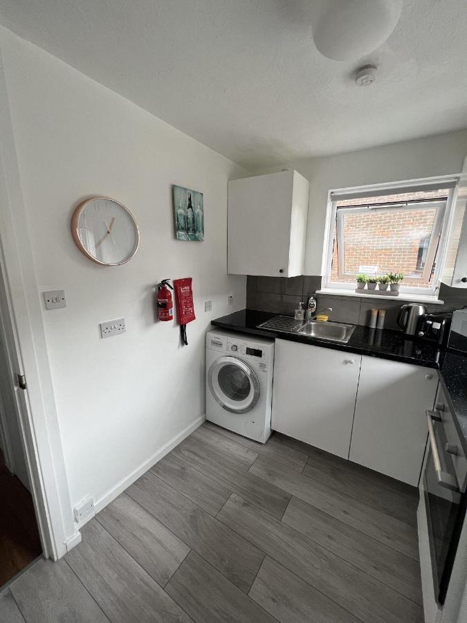 Canary Wharf Haven - Spacious & Homely Entire 1 Bedroom Flat ロンドン エクステリア 写真