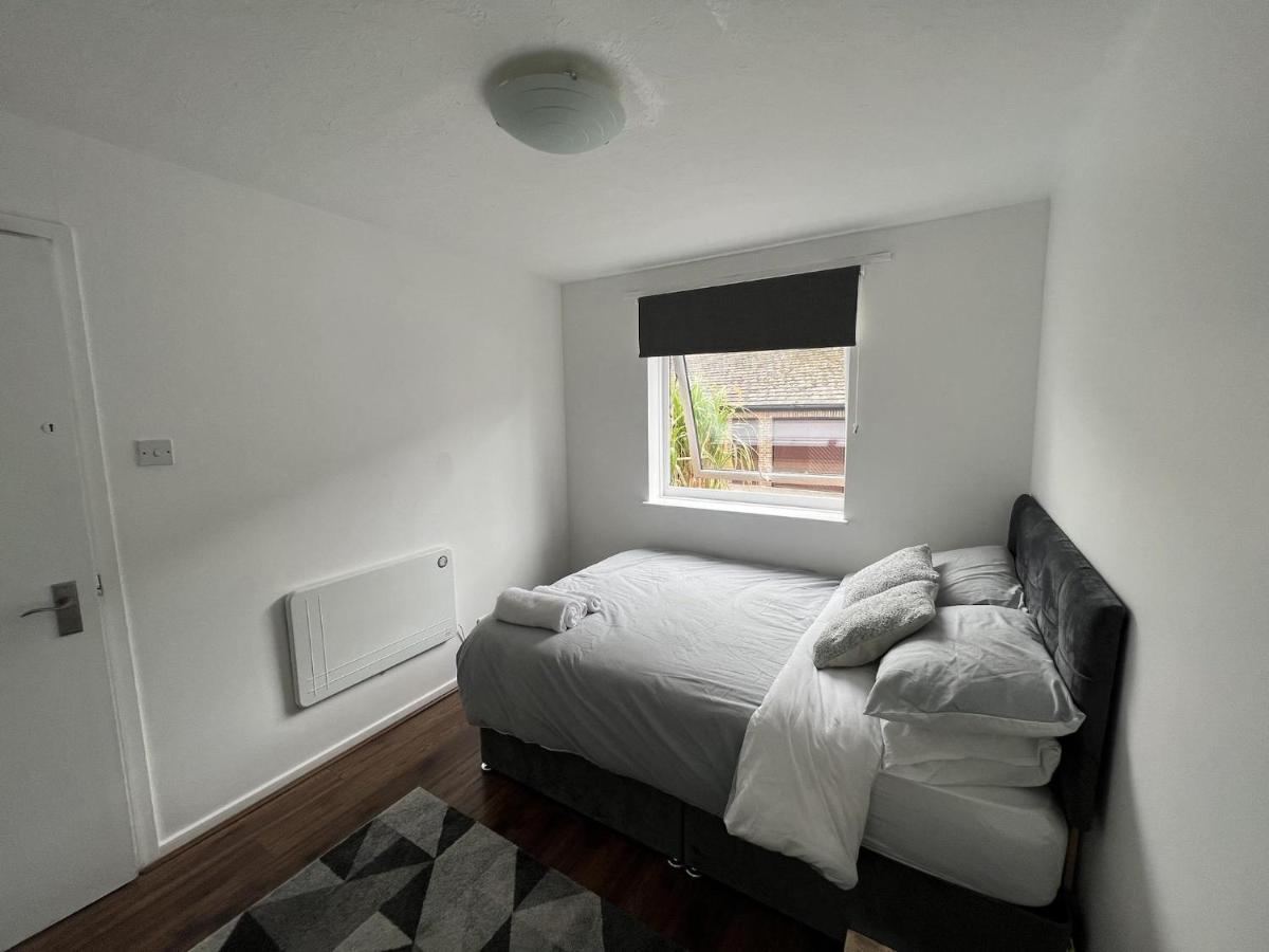 Canary Wharf Haven - Spacious & Homely Entire 1 Bedroom Flat ロンドン エクステリア 写真