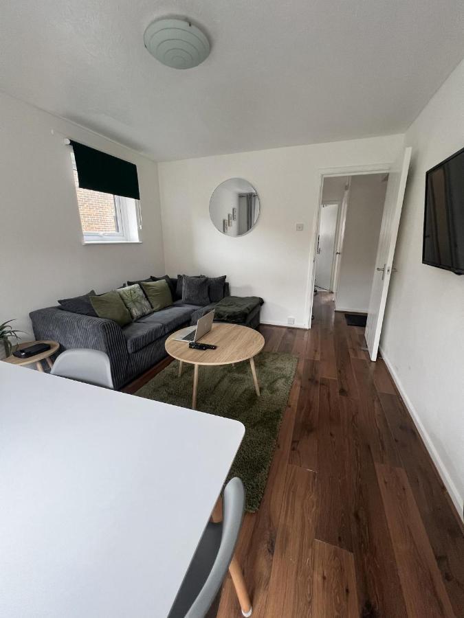 Canary Wharf Haven - Spacious & Homely Entire 1 Bedroom Flat ロンドン エクステリア 写真