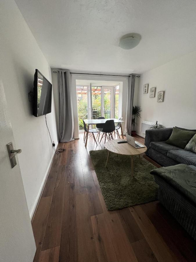 Canary Wharf Haven - Spacious & Homely Entire 1 Bedroom Flat ロンドン エクステリア 写真